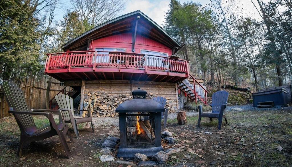 Cozy Winter + Hot Tub & Firepit Holiday home