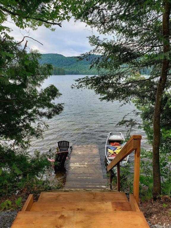 Cozy Winter + Hot Tub & Firepit Holiday home Huberdeau